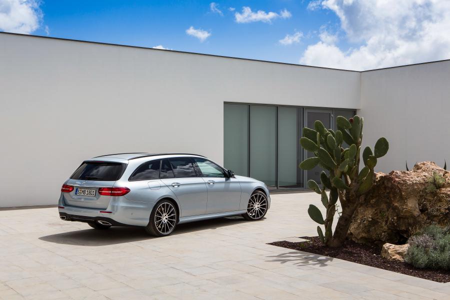  Mercedes-Benz E400 AMG Line Estate 2016 года  (фото 27 из 31)